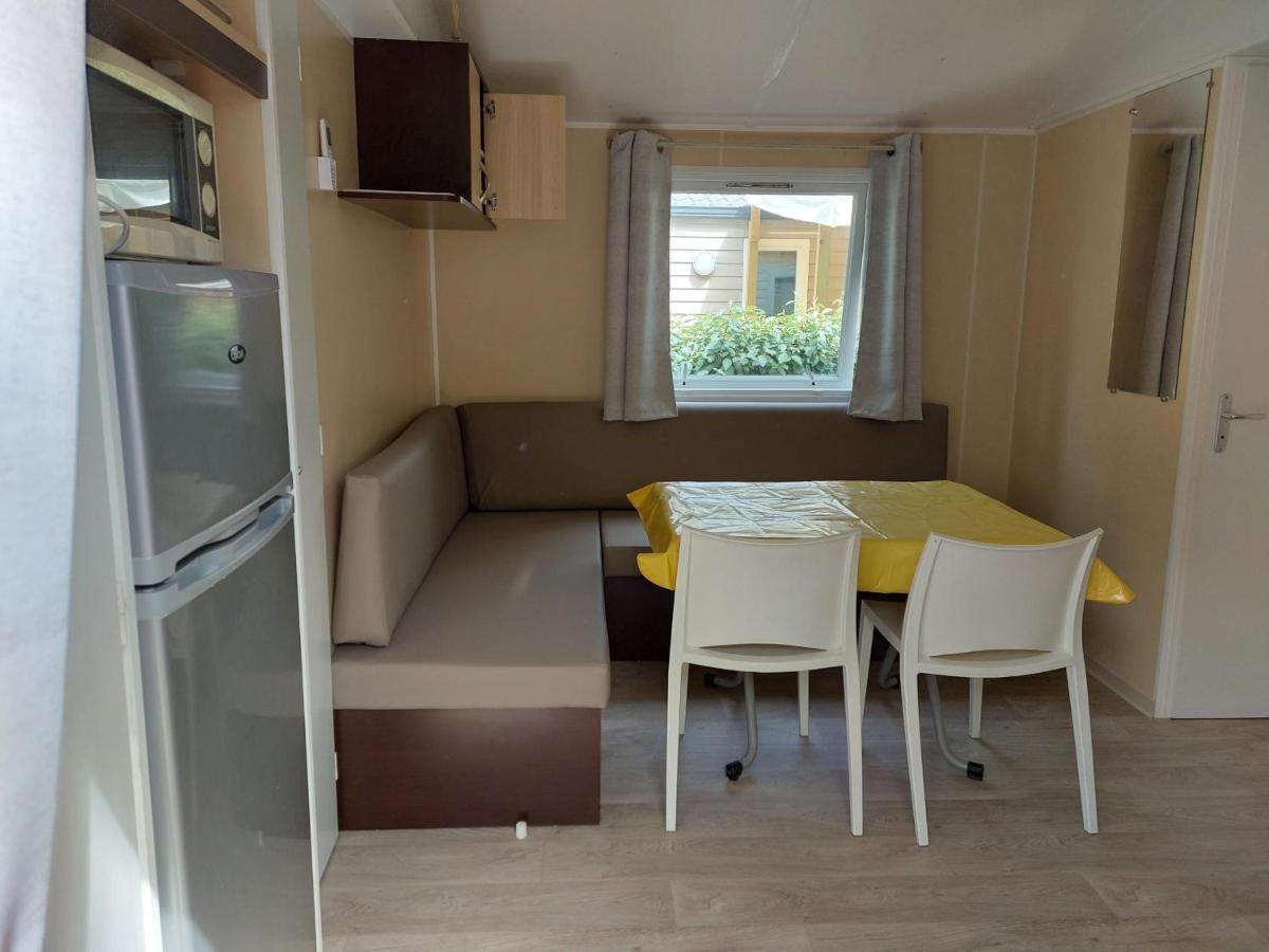 Mobil Home Tout Confort 6 Personnes Climatise Au Pied Du Luberon La Roque-d'Antheron Exterior photo