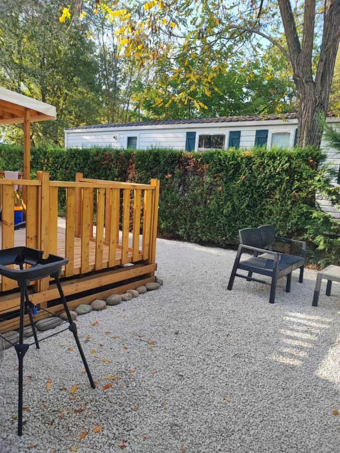 Mobil Home Tout Confort 6 Personnes Climatise Au Pied Du Luberon La Roque-d'Antheron Exterior photo